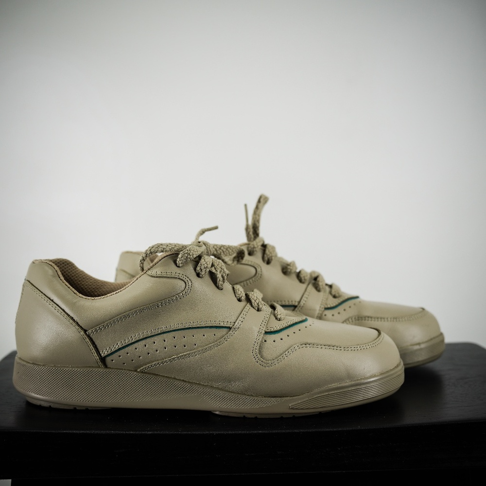 HUSH PUPPIES WALKING SHOES